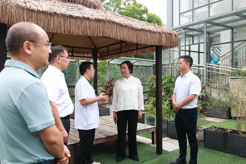 省教育厅副厅长蔡光洁一行来我院调研