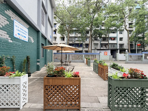 方寸庭院显温情，心灵憩站促安康